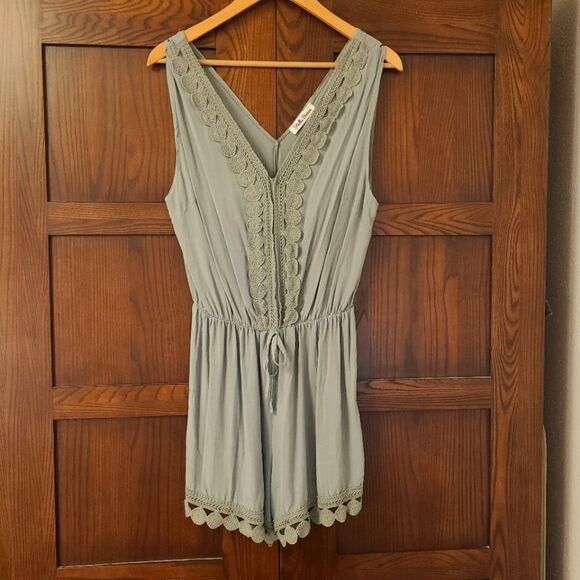 Stella Bianca Romper Sage Green Small Medium - Picture 1 of 6